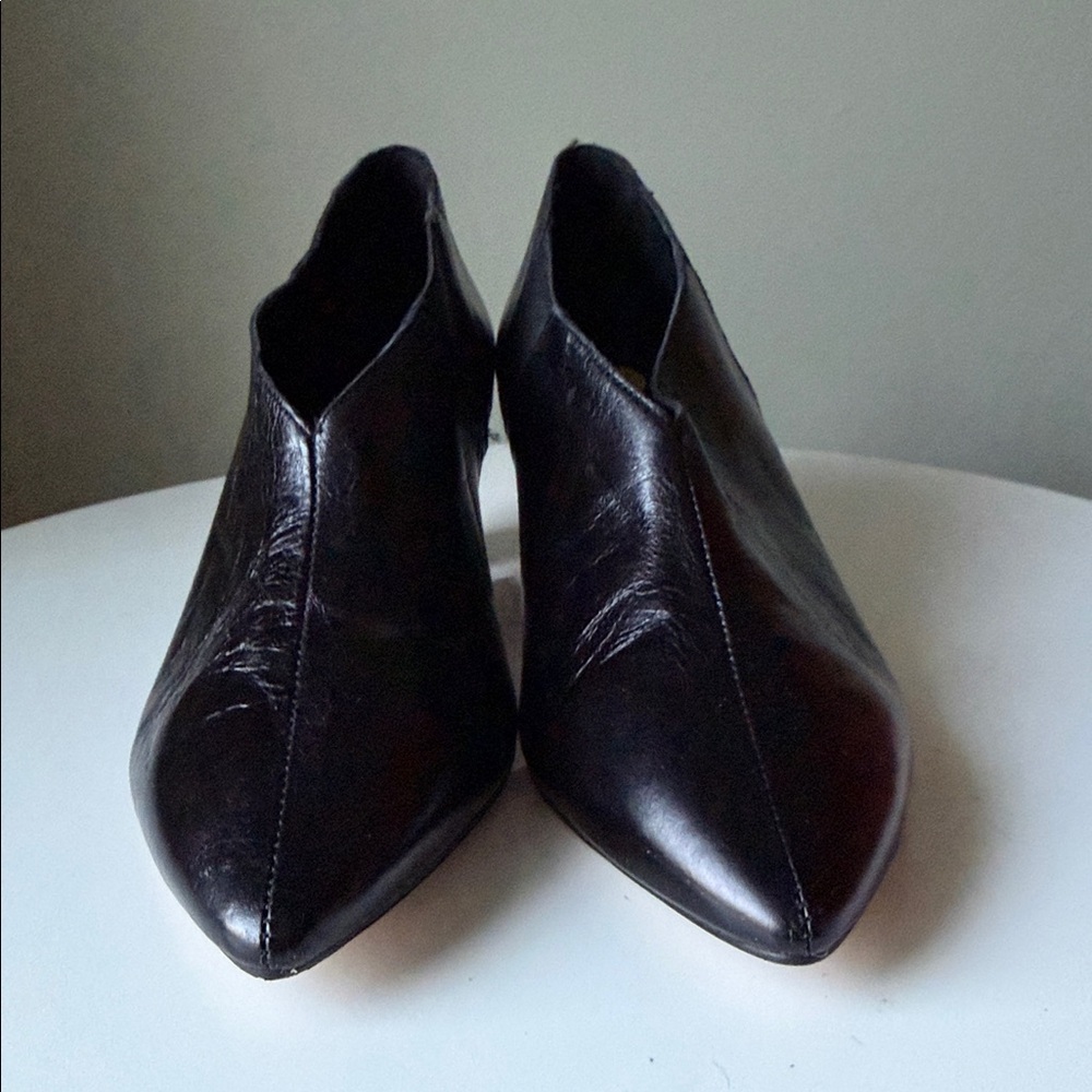 Office London Wrinkled Leather V-Cutout Top Black Round Heel Low Booties NWOB - Picture 10 of 13